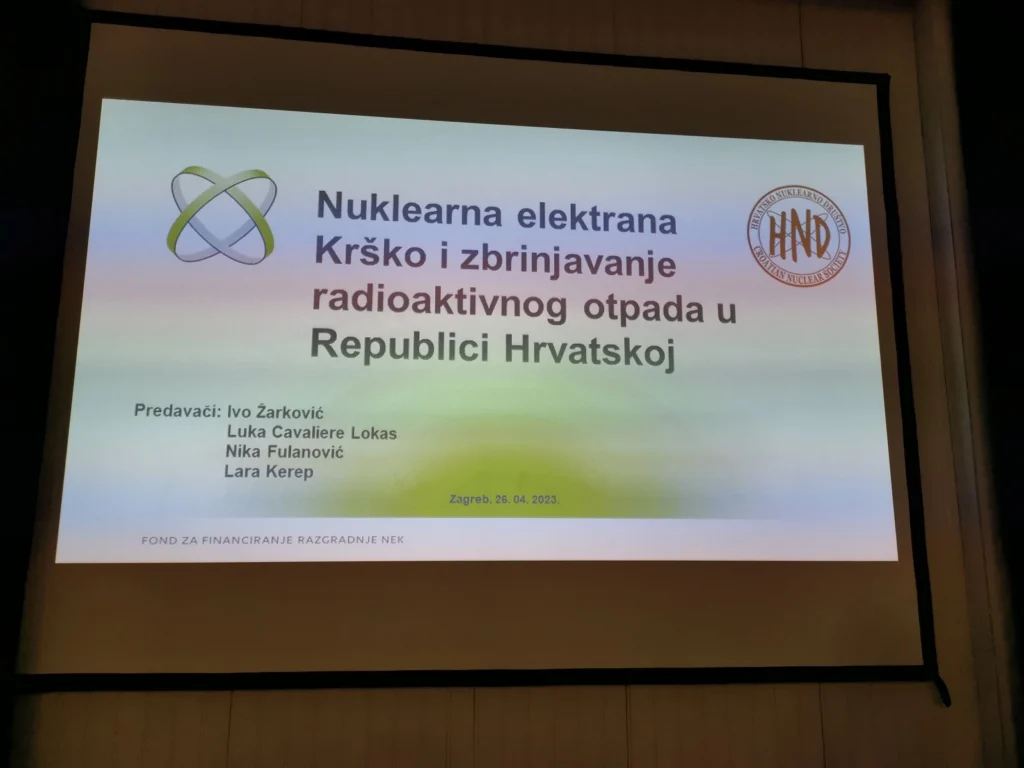 Prezentacijski slajd na hrvatskom jeziku pod naslovom "Nuklearna elektrana Krško i zbrinjavanje radioaktivnog otpada u Republici Hrvatskoj". Navedena su imena izlagača.